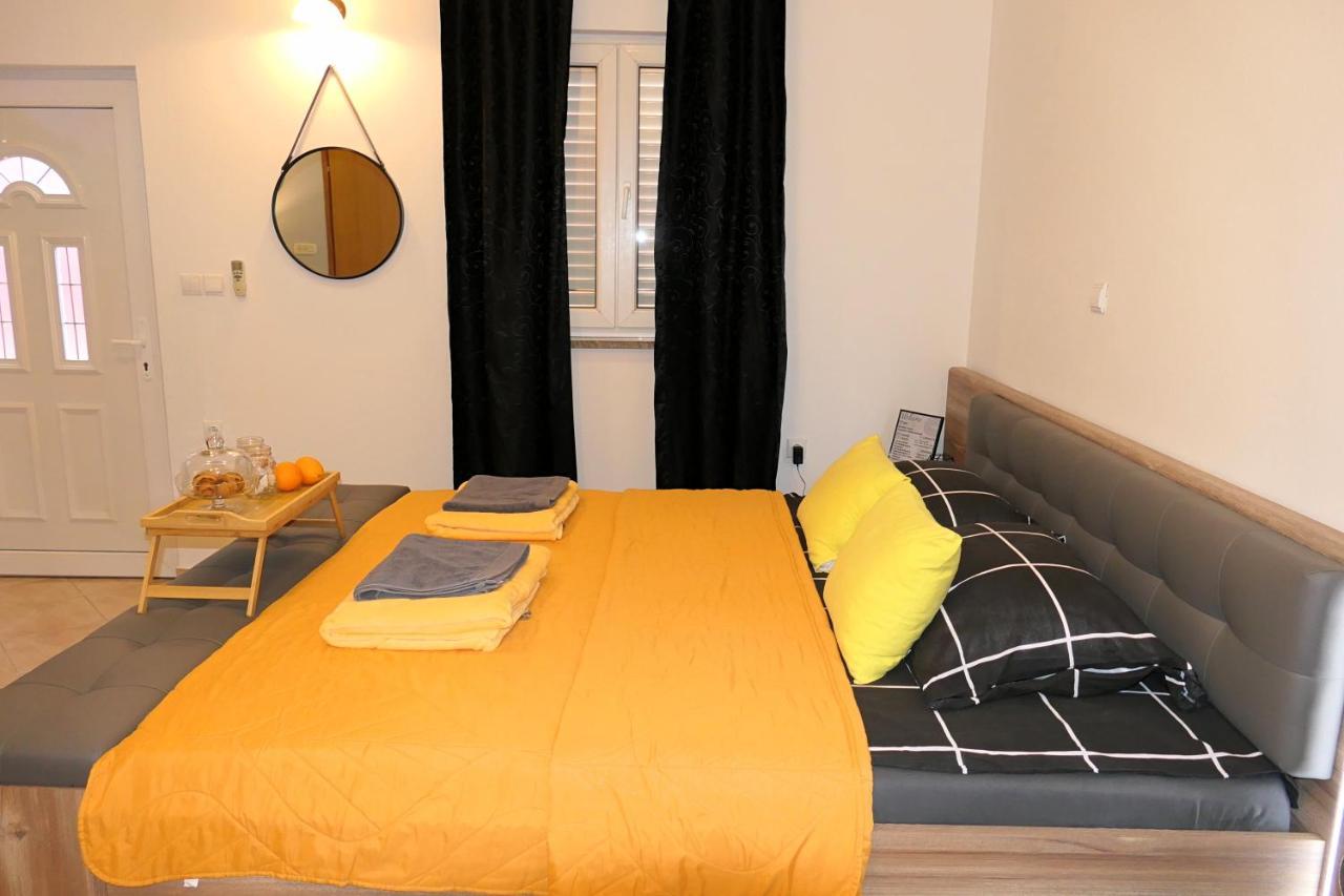 Apartment Laura Senj  Esterno foto