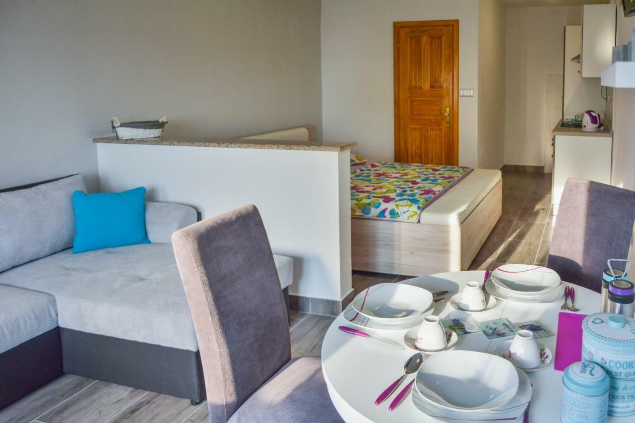 Apartment Laura Senj  Esterno foto