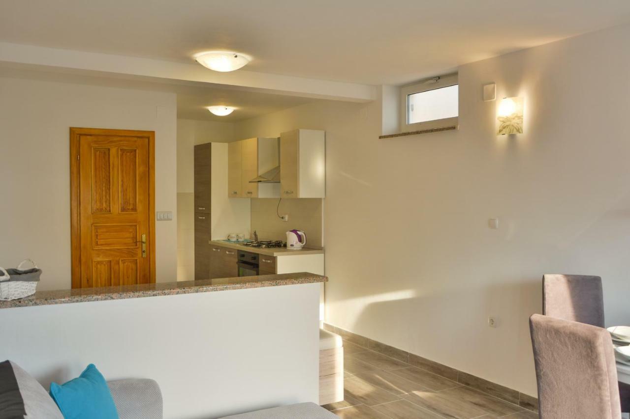 Apartment Laura Senj  Esterno foto