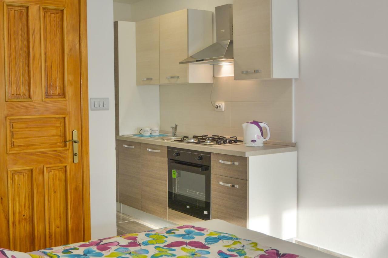 Apartment Laura Senj  Esterno foto