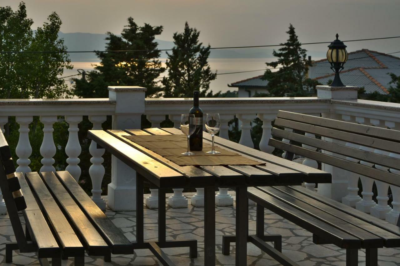 Apartment Laura Senj  Esterno foto