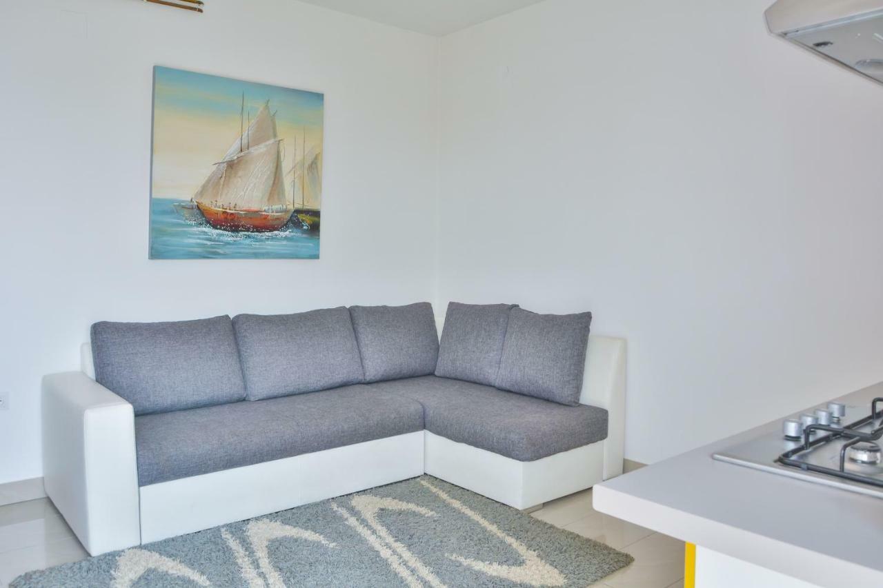 Apartment Laura Senj  Esterno foto